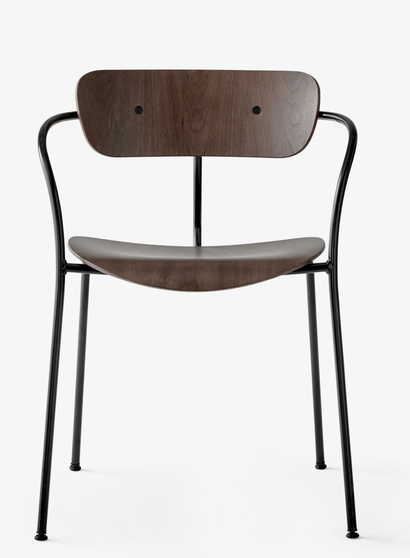 Pavilion AV2 Armchair: Stuhl mit Armlehnen von AndTradition, Eiche schwarz, modernes Design.