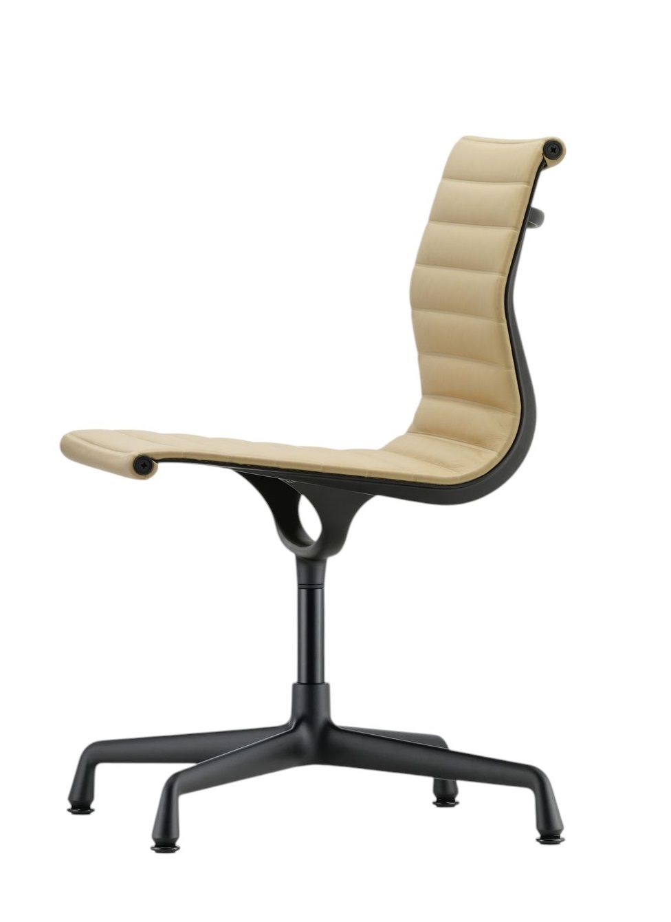 Vitra Aluminium Chair EA 101 in Beige: Moderner Bürostuhl mit Aluminiumgestell und Lederbezug.