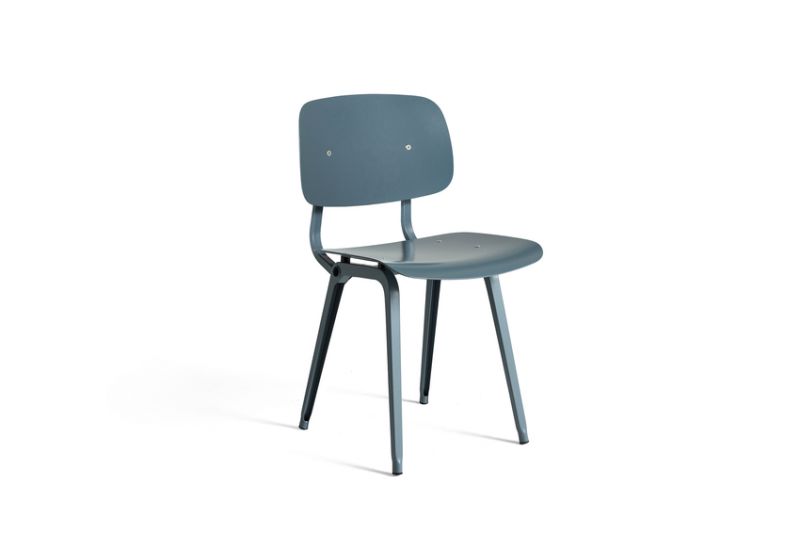 Blauer Revolt Chair Stuhl von Hay, Designstuhl für Esszimmer und Büro, skandinavisches Möbeldesign.