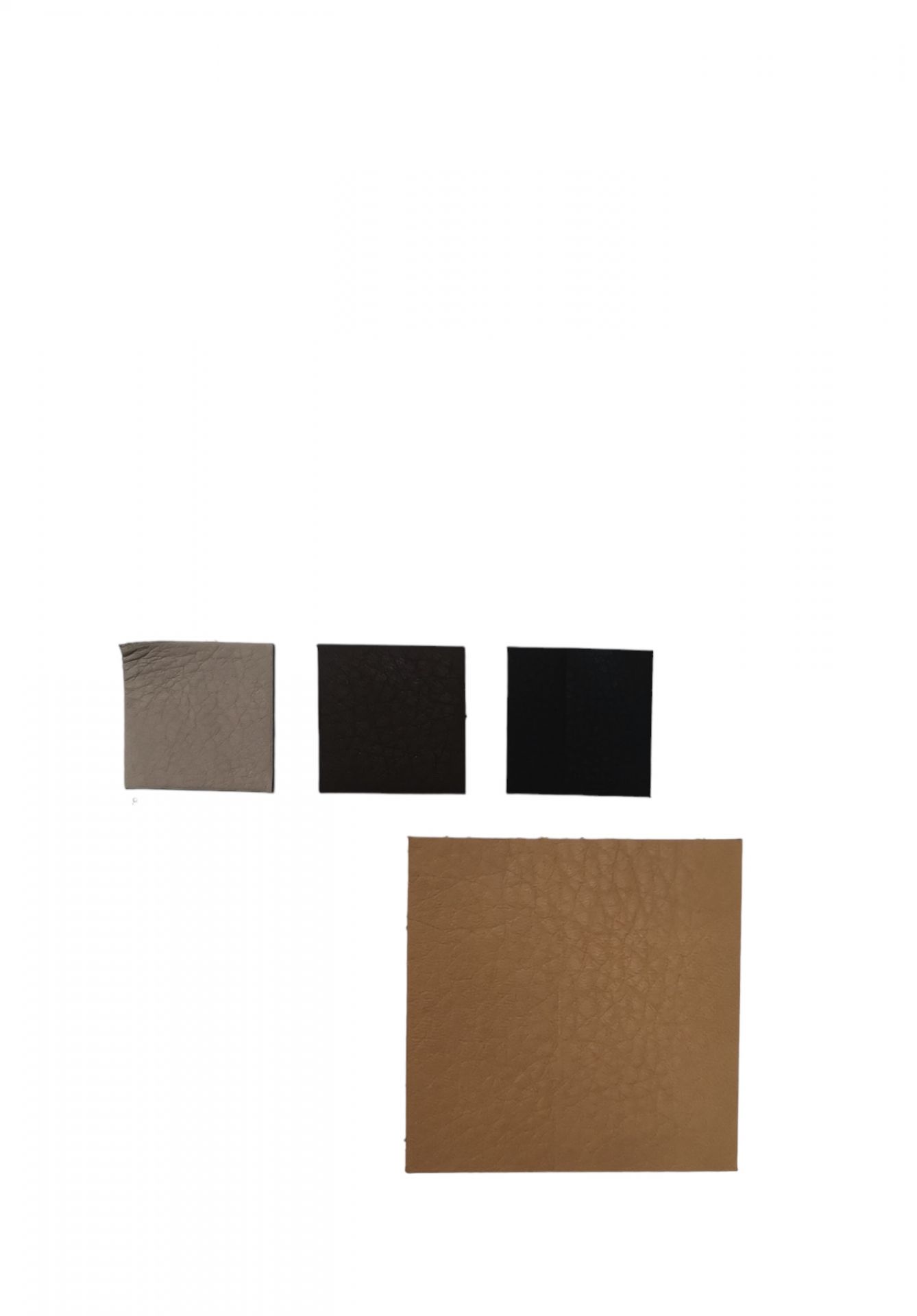 Ledermusterkarte: Verschiedene Lederfarben und -texturen, inklusive Naturleder, zur Auswahl für Möbel und Polster.