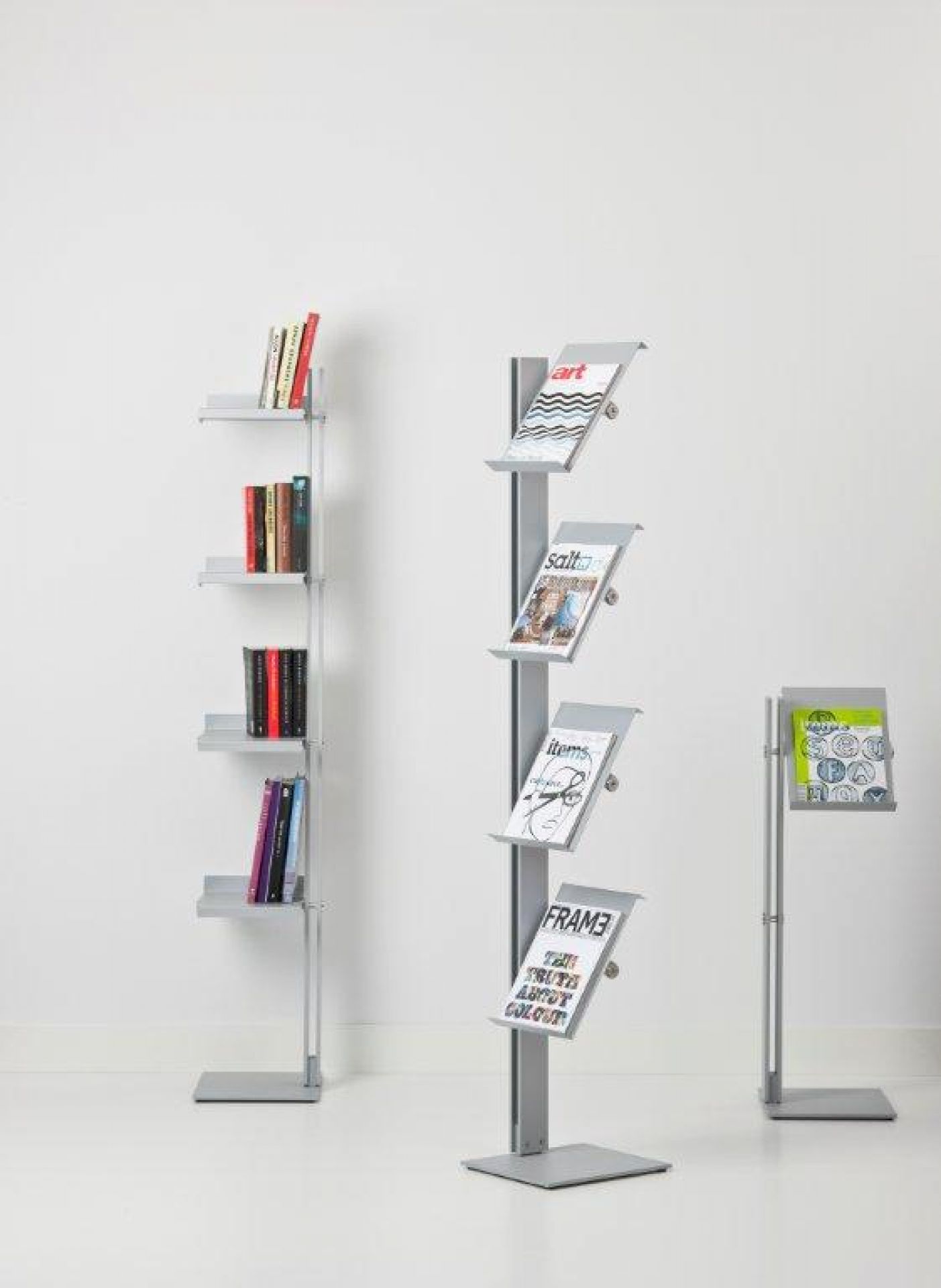 Flexxible Prospektständer von Cascando, verschiedene Modelle: Bücherregal, Magazinständer und Prospekthalter aus Metall.