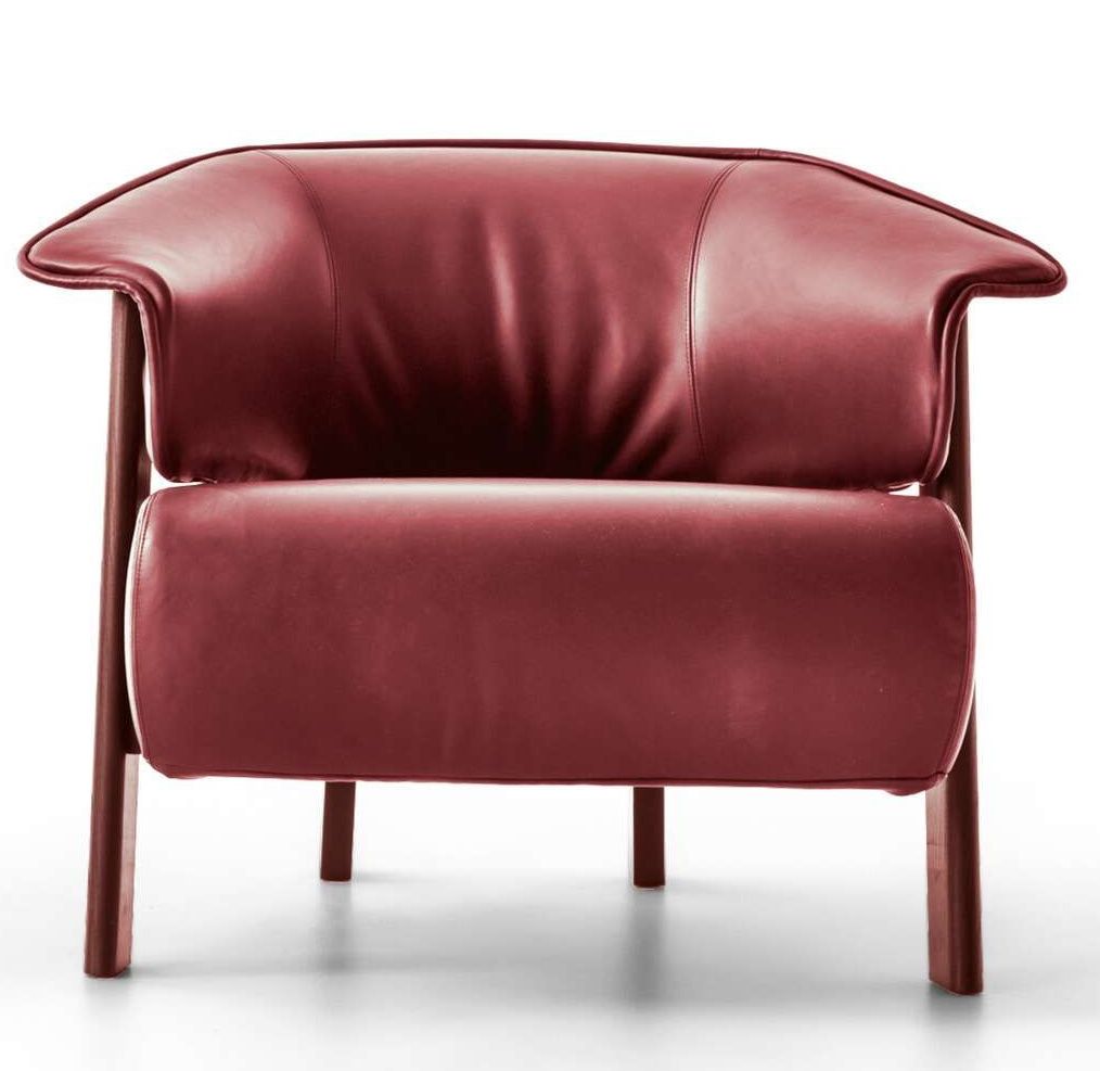 Roter Back-Wing Sessel von Cassina mit Lederbezug und Holzgestell, moderner Design-Sessel.