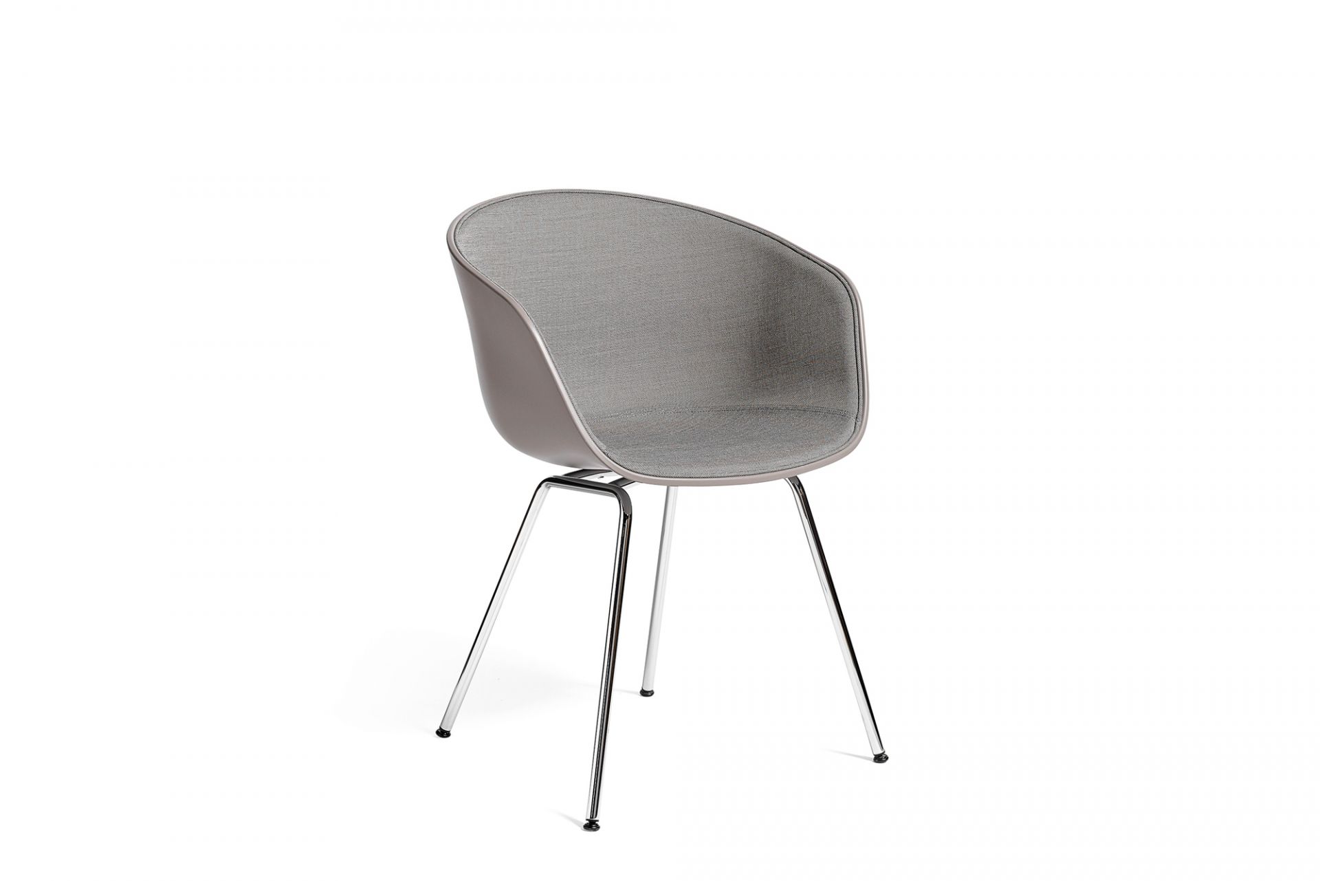 About A Chair AAC26 von Hay: Grauer Stuhl mit Stoffbezug und verchromtem Stahlgestell. Moderner Designstuhl.