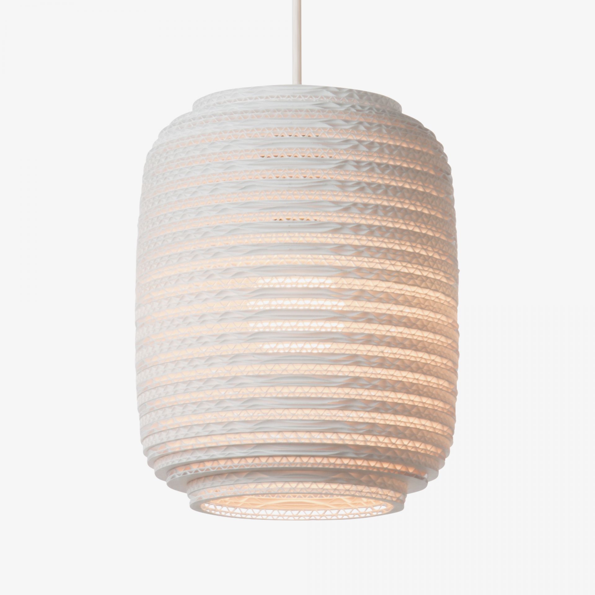 Weiße Scraplights Ausi Hängeleuchte von Graypants aus recycelter Pappe, warmes Licht.