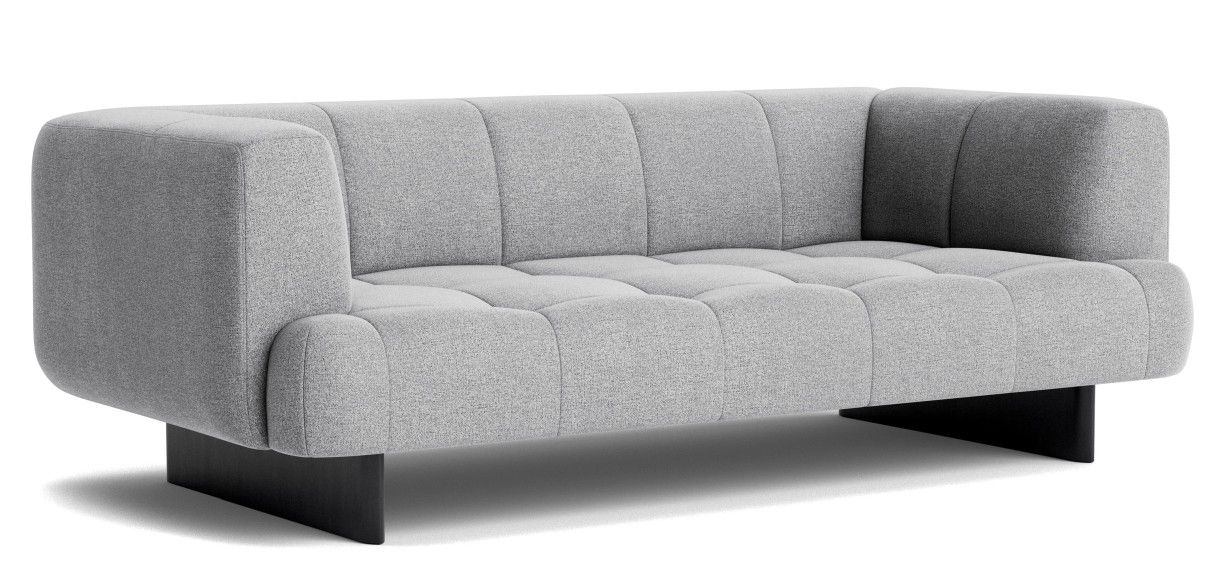 Graues Quilton Sofa von Hay, ein modernes 2-Sitzer Sofa mit gesteppten Polstern und dunklem Sockel.