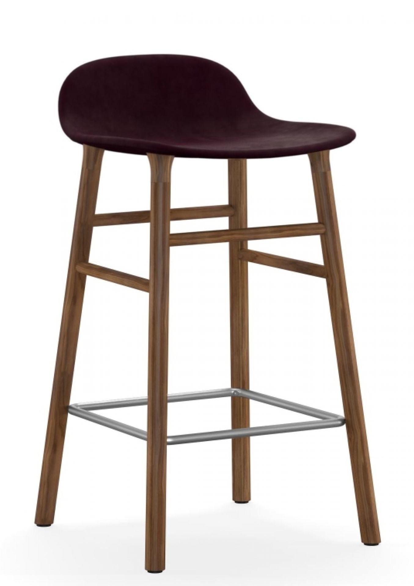 Normann Copenhagen Form Barhocker, H 75 cm, mit dunkelrotem, gepolstertem Sitz und Holzbeinen.
