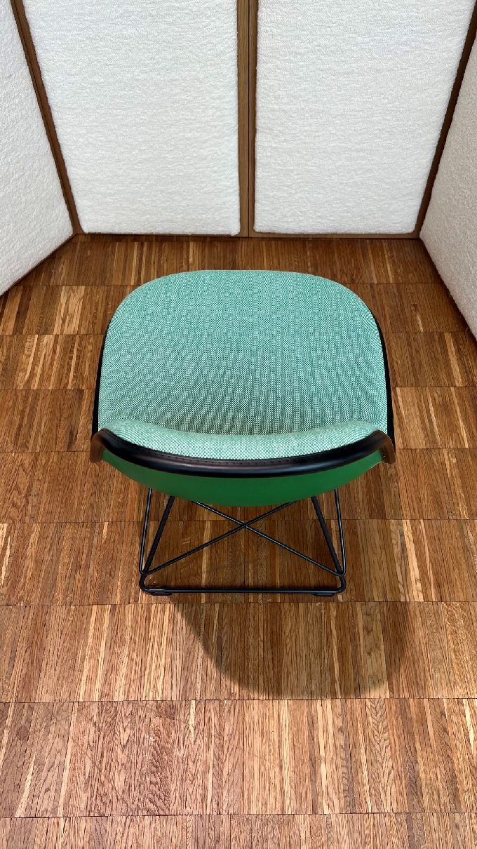 Eames Plastic Side Chair LSR Volledig gestoffeerde stoel Vitra TENTOONSTELLINGSSTUK