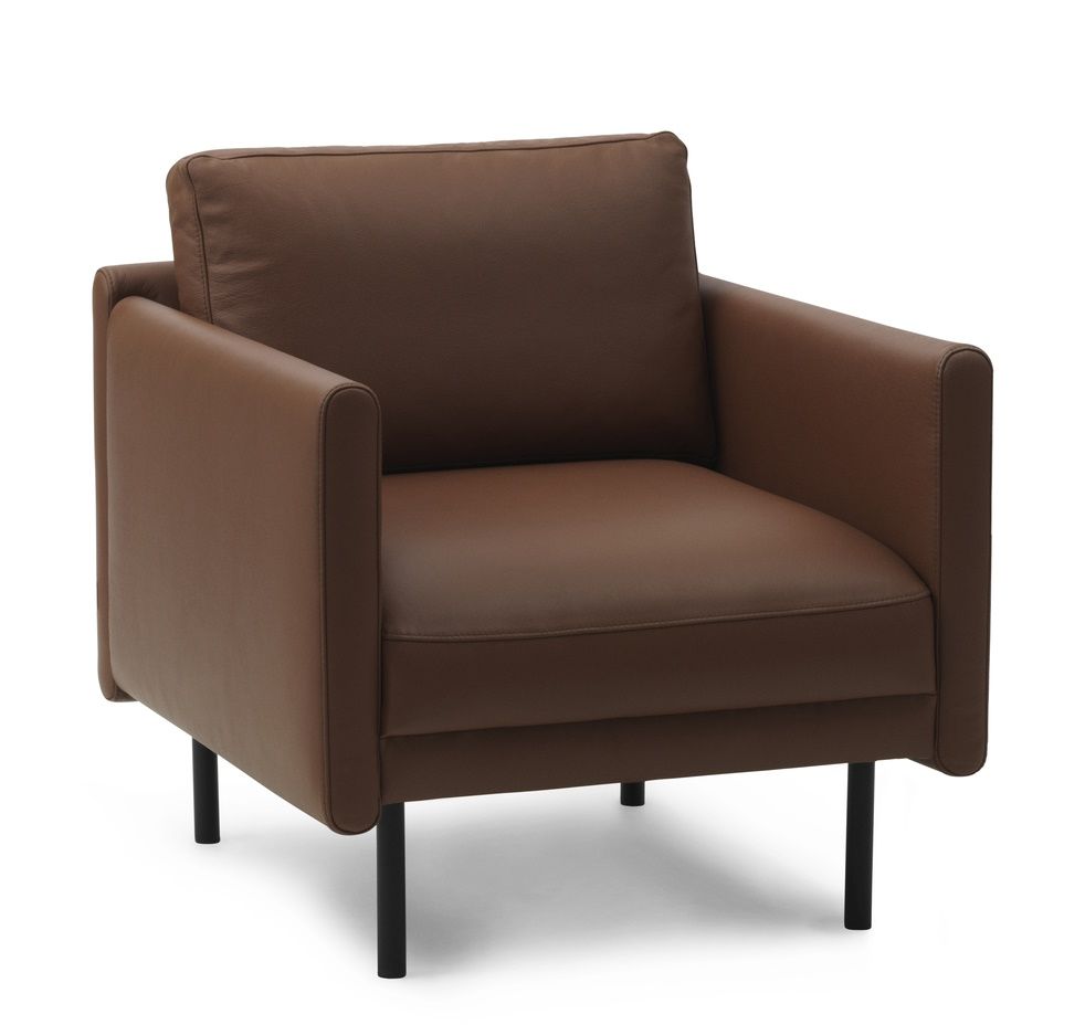 Normann Copenhagen Rar Lounge Chair Sessel in braunem Leder mit schwarzen Metallbeinen, modernes Design.
