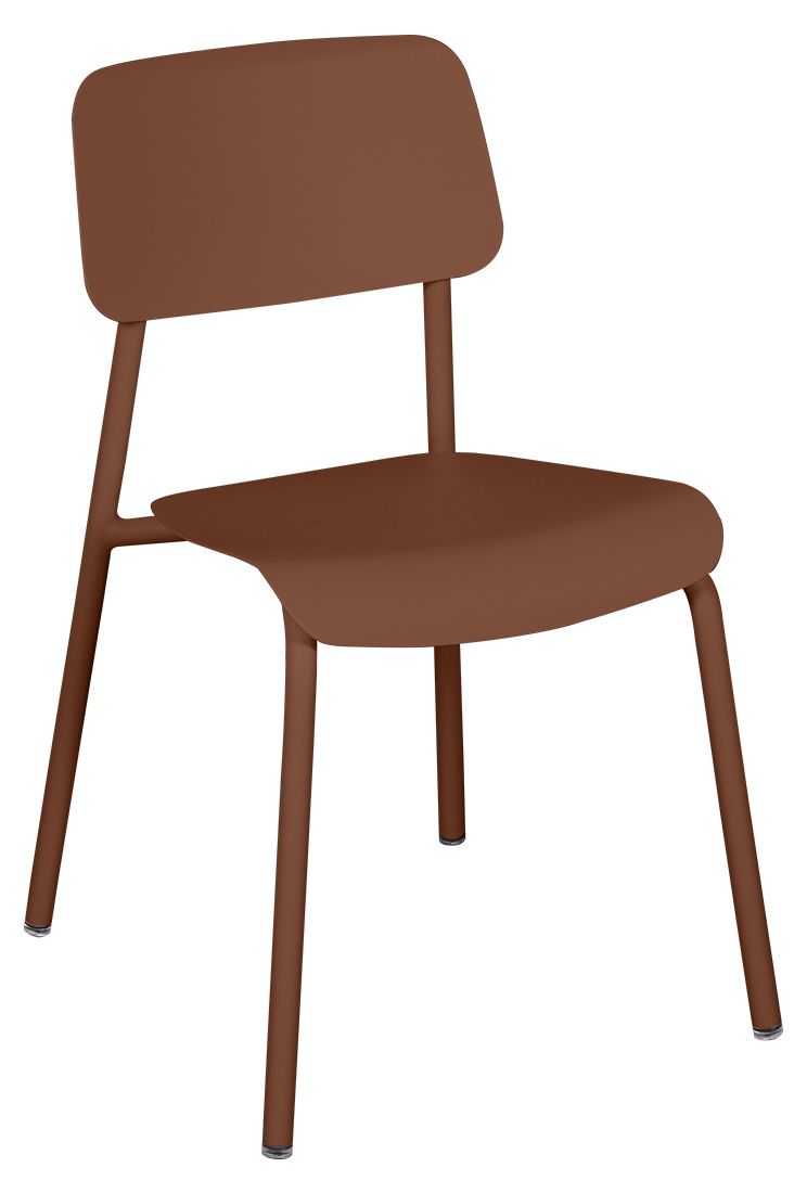 Fermob Studie Chair Stuhl für den Außenbereich, brauner Metallstuhl mit minimalistischem Design.
