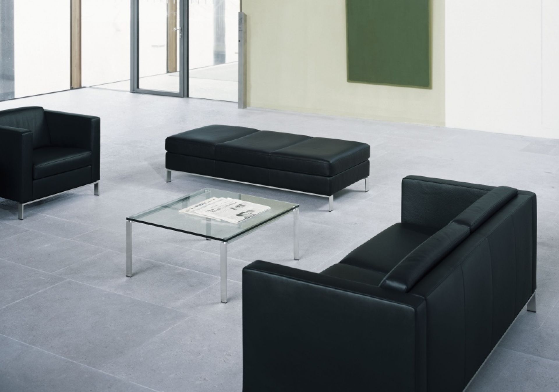 Schwarzes FOSTER Sofa von Walter Knoll mit Sessel, Hocker und Glastisch. Moderne Ledercouch.