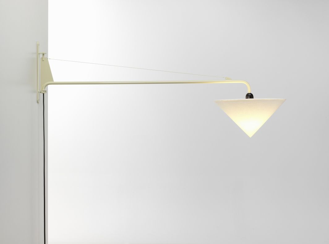 Vitra Potence Wandleuchte mit konischem Lampenschirm aus Stoff, modernes Design für Wohnzimmer und Schlafzimmer.