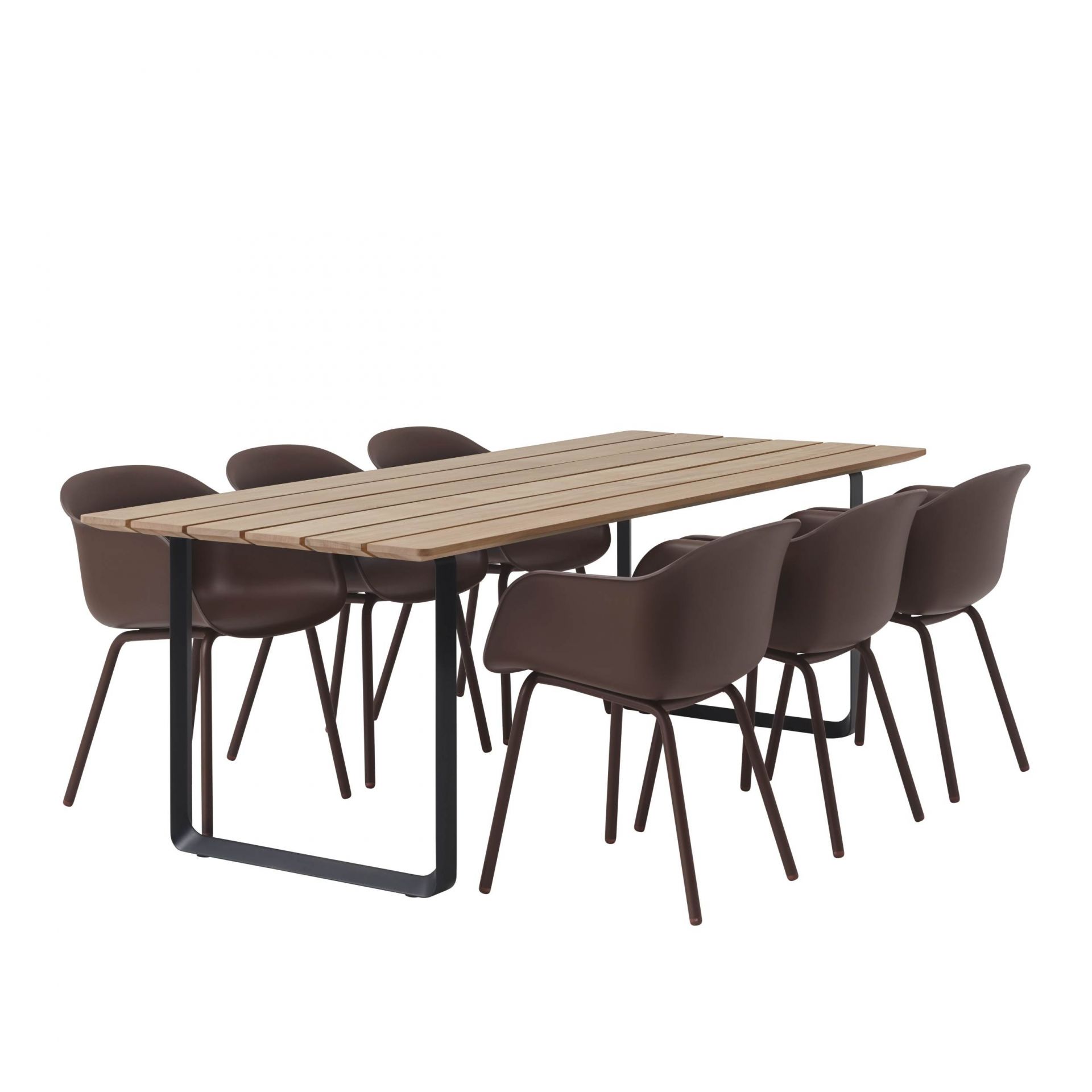 Muuto Fiber Outdoor Armchair Armlehnstuhl aus braunem Kunststoff mit passendem Gartentisch für den Außenbereich.