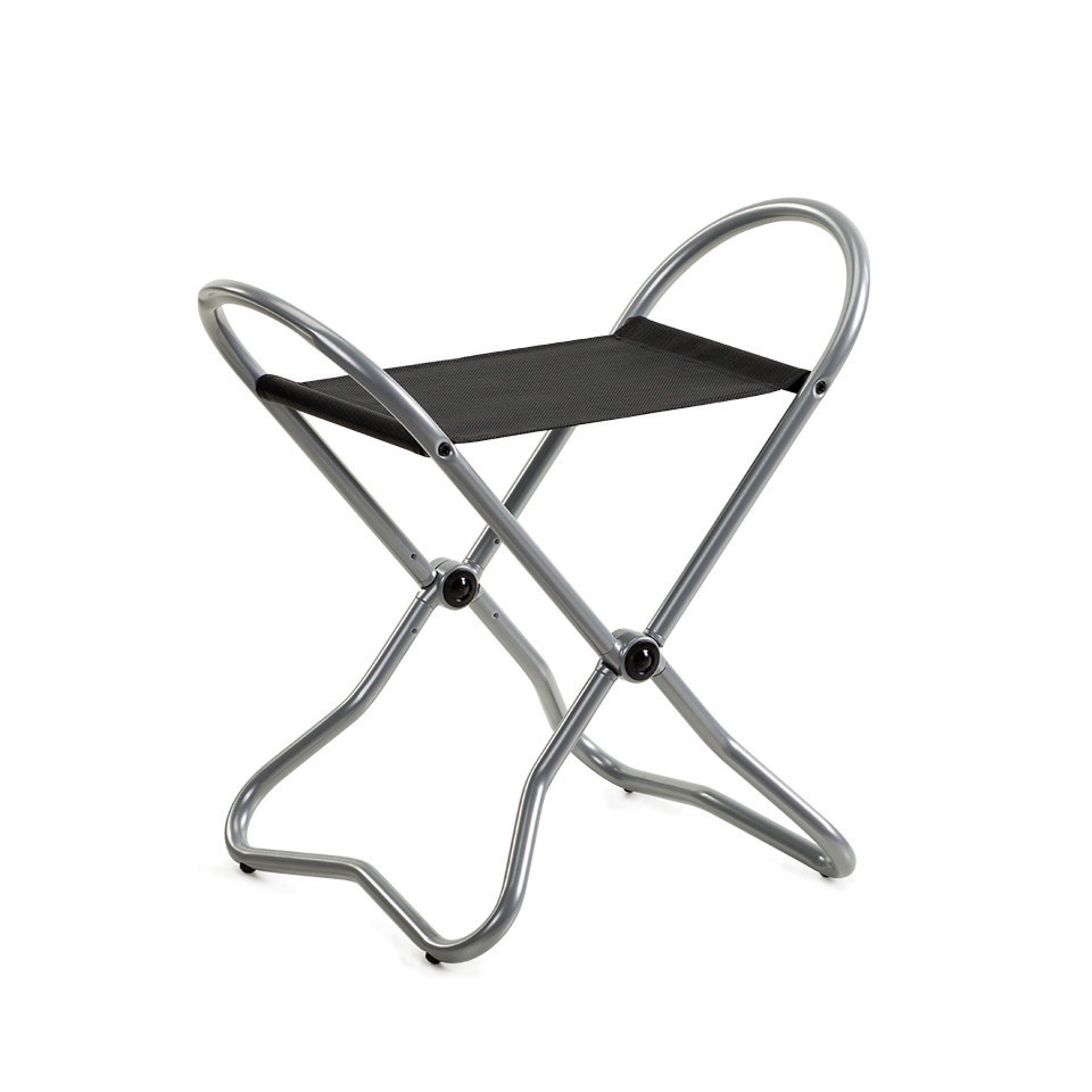 Chicago Klapphocker in Silbermetallic: Leichter, faltbarer Hocker mit schwarzer Sitzfläche für flexibles Sitzen.