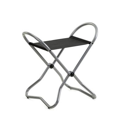 Chicago Klapphocker in Silbermetallic: Leichter, faltbarer Hocker mit schwarzer Sitzfläche für flexibles Sitzen.