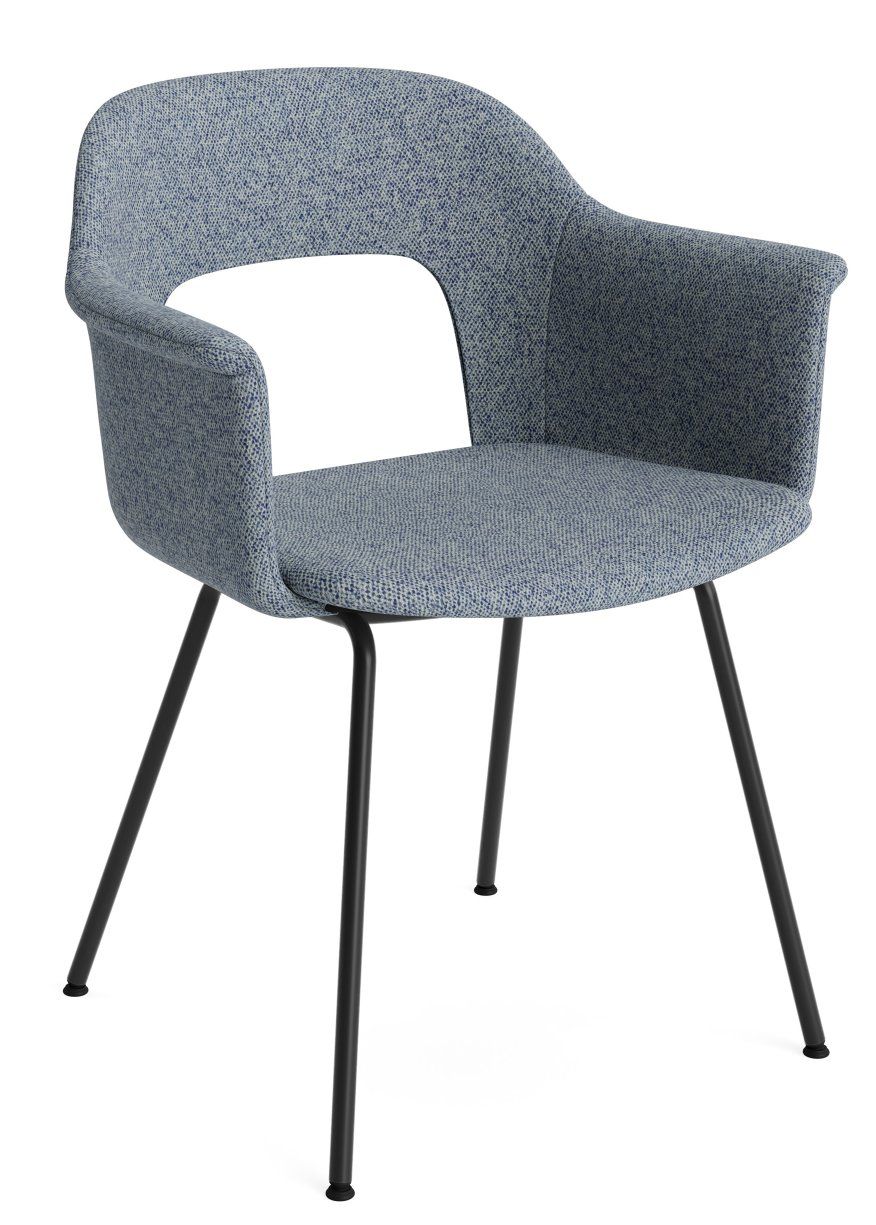 Layout Armchair 214 von Hay, blauer Armlehnstuhl mit Stoffbezug und schwarzem Metallgestell für Esszimmer und Büro.