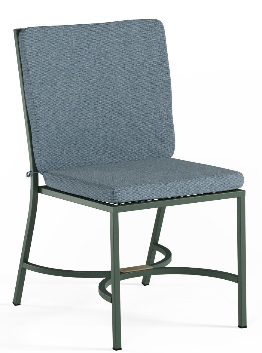 Collier C/1250 Outdoor Stuhl mit blauem Sitz- und Rückenkissen von Emu für Garten und Terrasse.