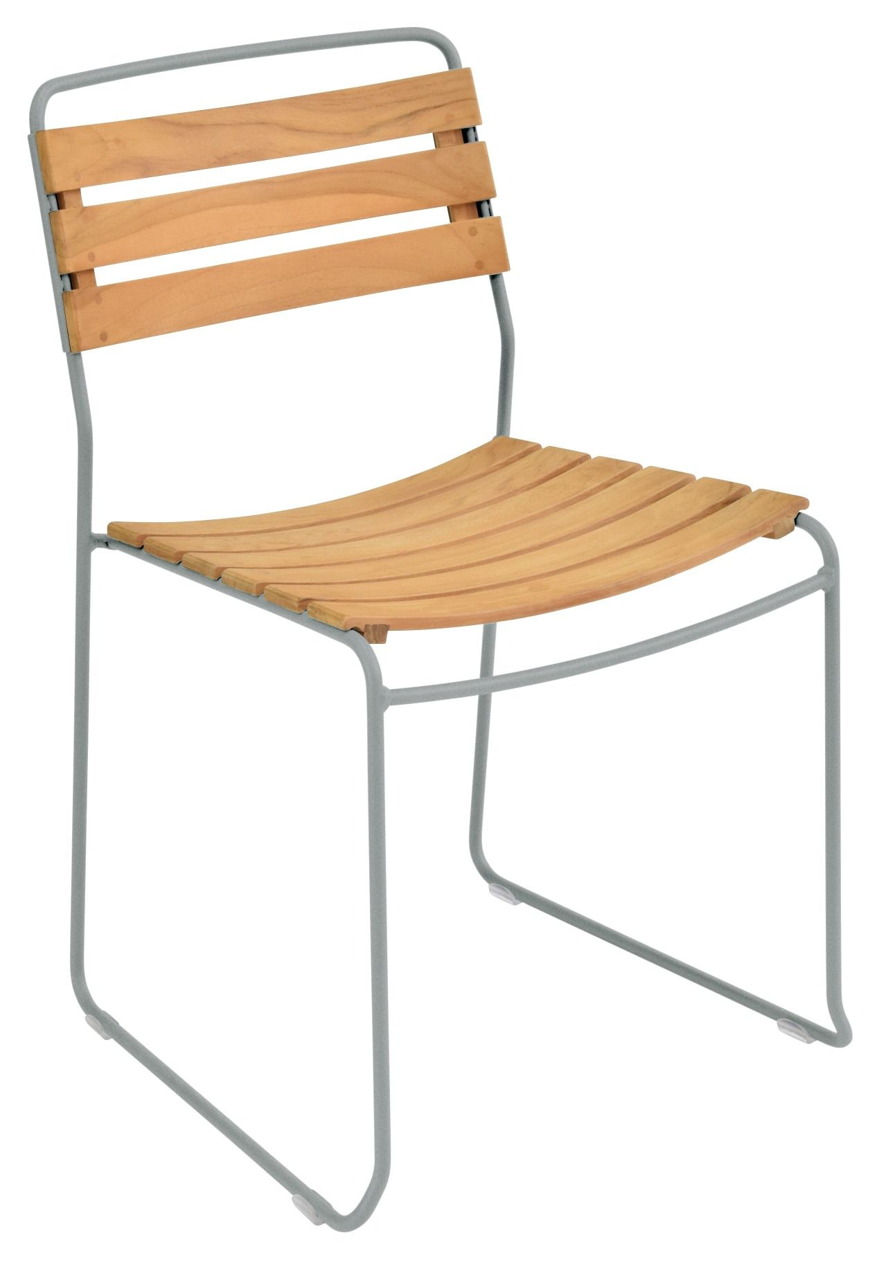 Fermob Surprising Teak Chair Outdoor: Moderner Gartenstuhl mit Teakholz-Sitzfläche und grauem Metallgestell für den Außenbereich.