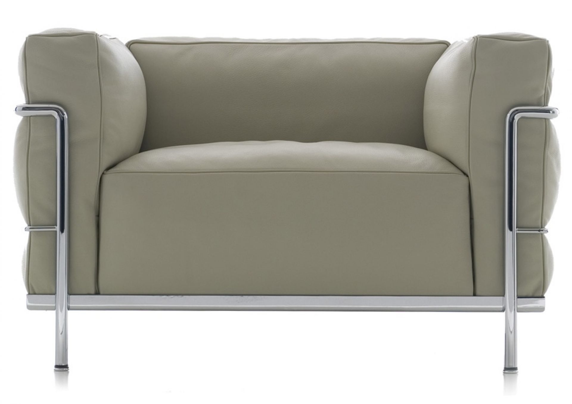 Frontansicht des Cassina 3 Fauteuil Grand Confort Sessels mit hellgrauem Lederbezug und verchromtem Stahlrohrgestell.