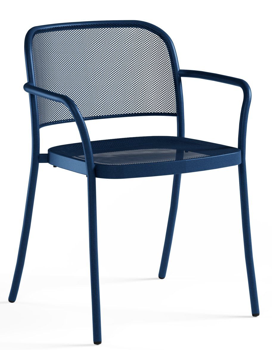 Blauer Cafè Armchair Armlehnen Stuhl von Emu für den Außenbereich mit Netzstruktur und minimalistischem Design.