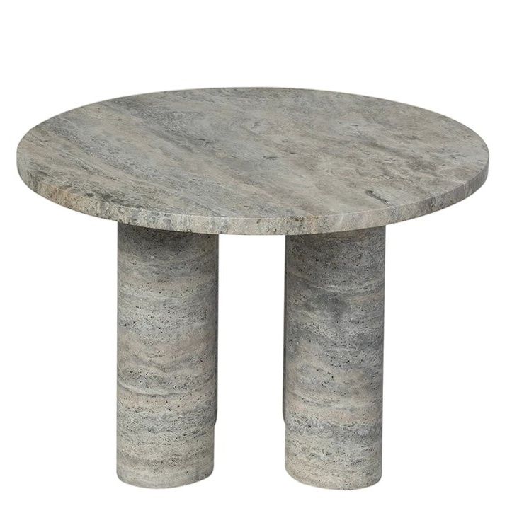 Volos Beistelltisch von Blomus, runder Couchtisch aus Travertin in Grau mit zylindrischen Beinen.