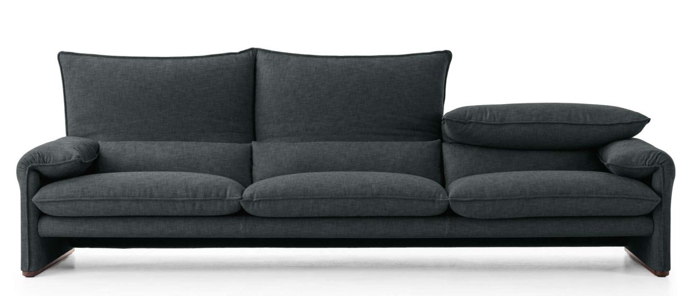 Graues Cassina Maralunga Sofa, Dreisitzer mit verstellbaren Rückenlehnen und Armlehnen für hohen Sitzkomfort.