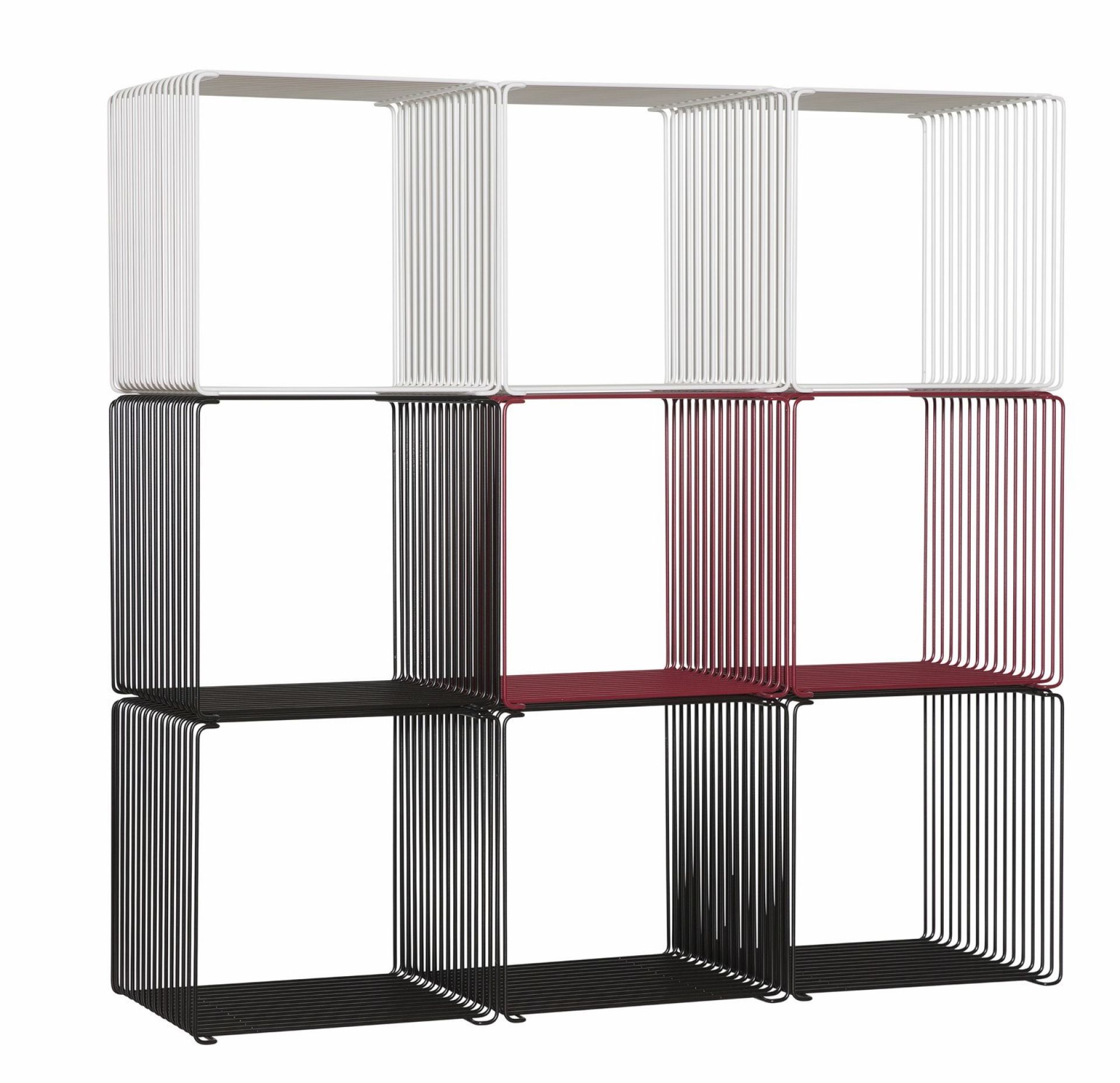Montana Wire Cube Drahtregal in Weiß, Rot und Schwarz, gestapelt, modernes modulares Regalsystem.