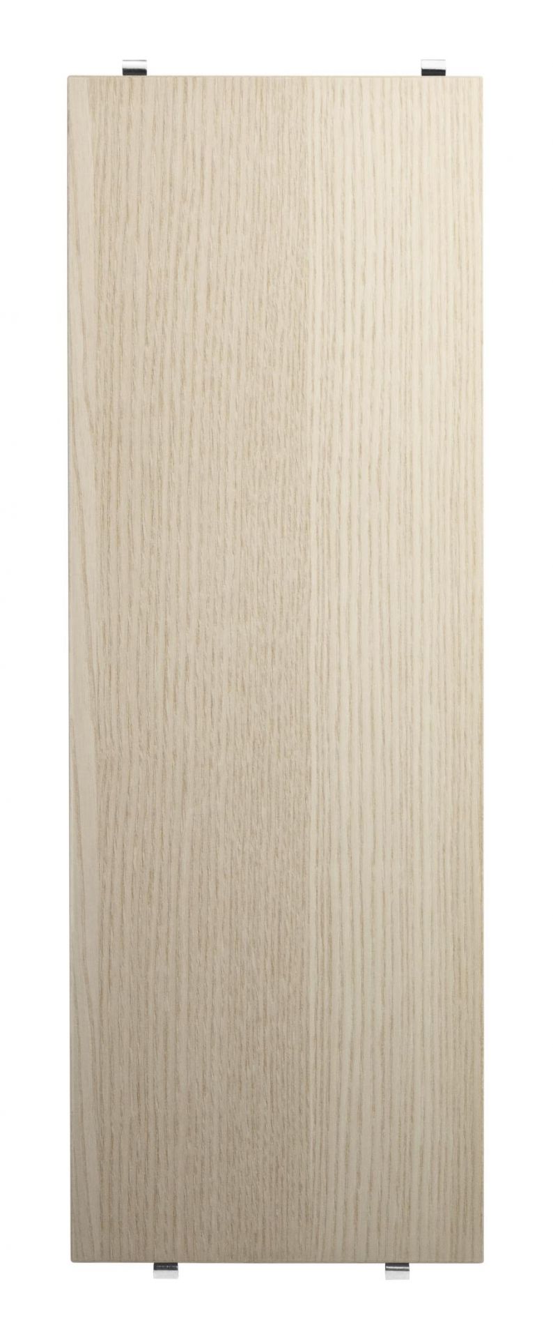 Nahaufnahme eines einzelnen Fachbodens aus Esche für das String Regalsystem, Tiefe 20 cm.