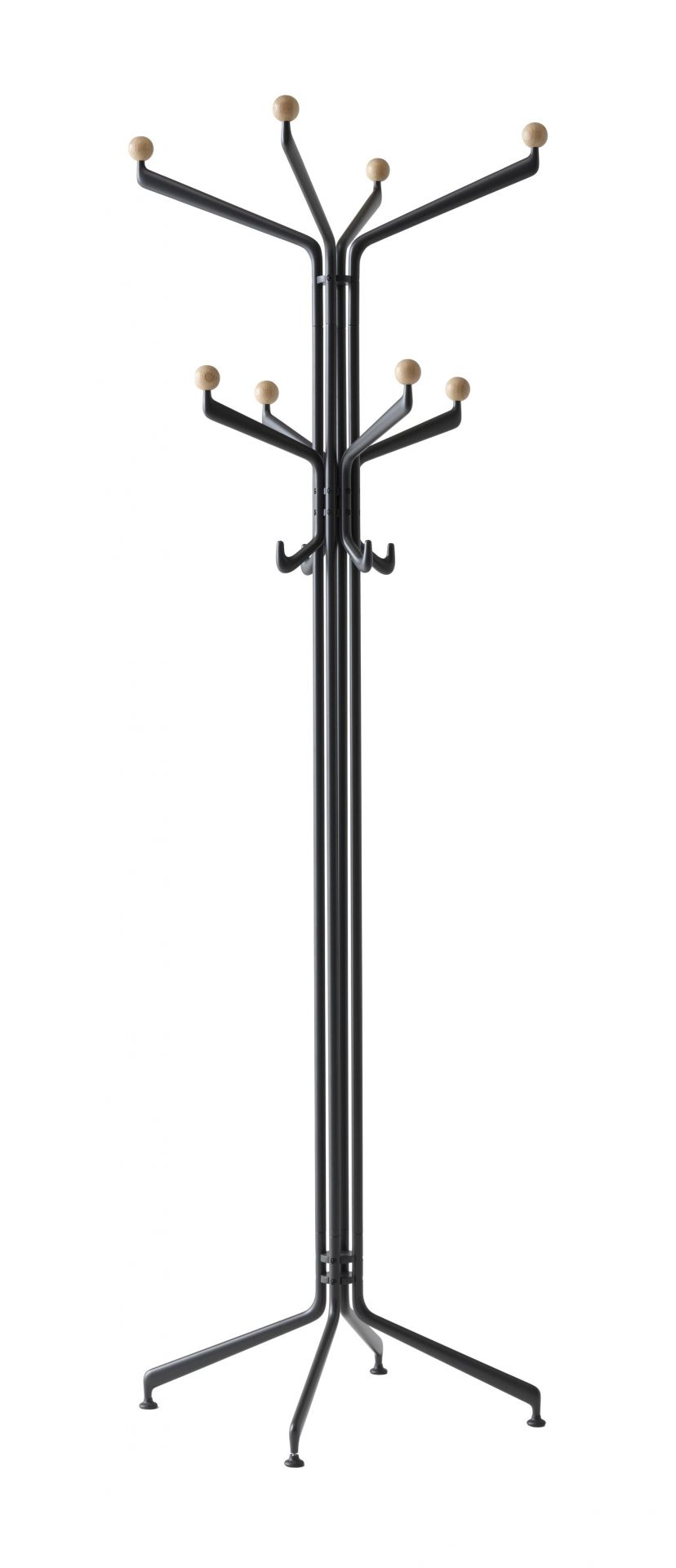 AndTradition Capture Kleiderständer SC77 in Schwarz mit Holzkugeln und Haken für Jacken und Mäntel.
