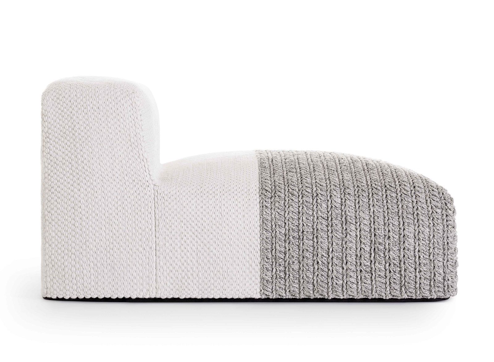 Mangas Outdoor Sessel von Gan, Strickdesign in Weiß und Grau, Outdoor Möbel.