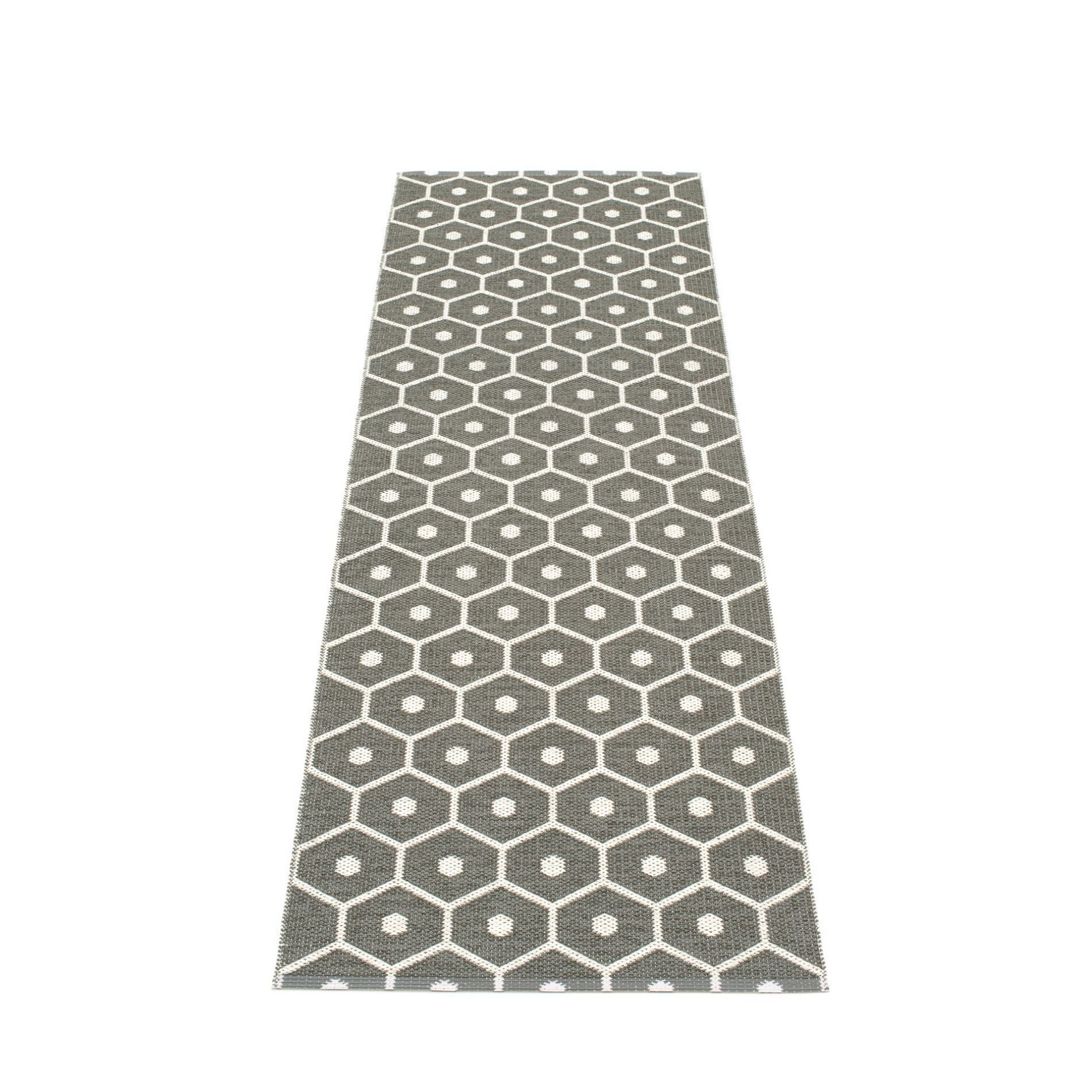 Pappelina Honey Kunststoffteppich 70x225 cm mit grauem Wabenmuster und weißen Akzenten, ideal für Küche oder Flur.