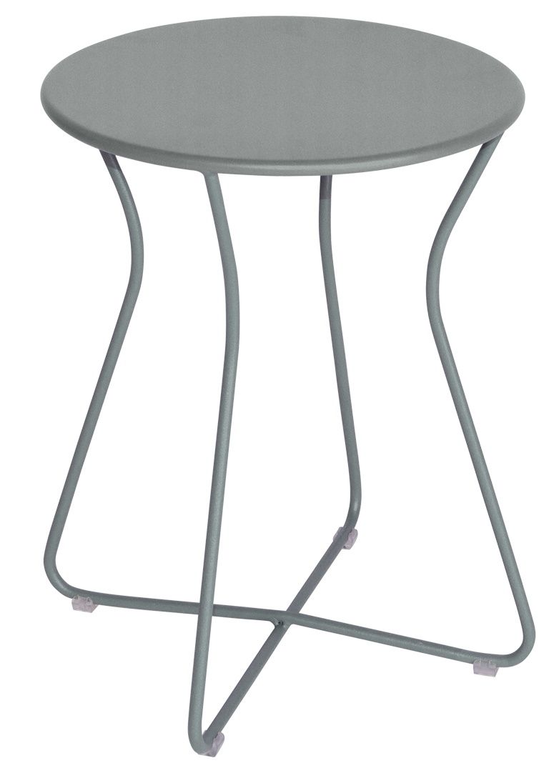 Grauer Cocotte Hocker von Fermob für den Außenbereich, runder Sitz und filigranes Metallgestell.