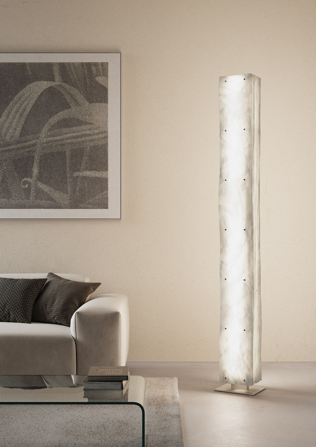 Moderne Totem Floor Stehleuchte im Wohnzimmer, eine hohe, schlanke Stehlampe mit diffusem Licht.