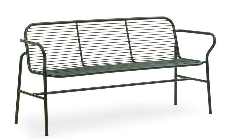 Grüne Vig Dining Bench Gartenbank von Normann Copenhagen aus pulverbeschichtetem Stahl.