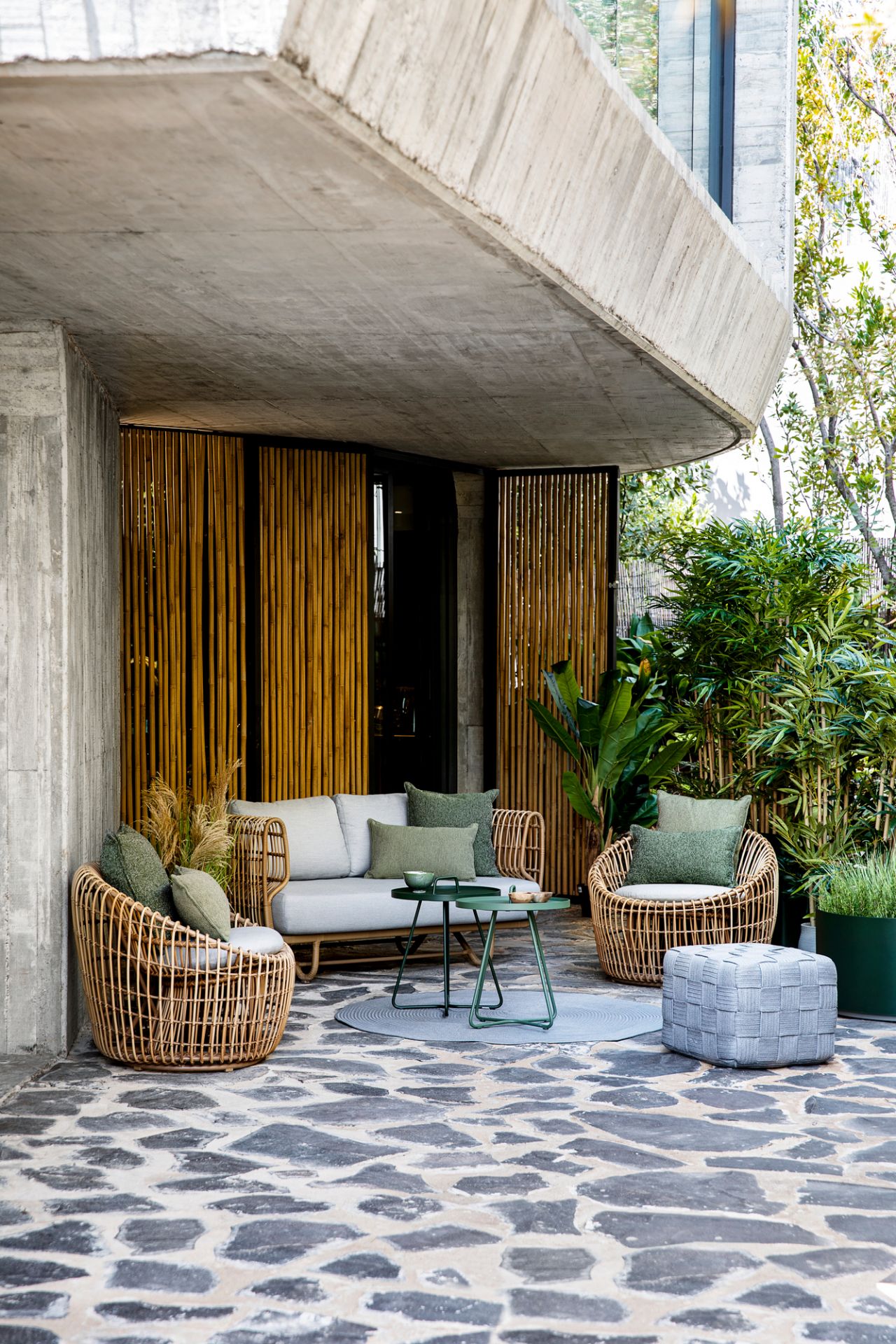 Nest Outdoor ronde fauteuil met kussens van Cane-Line