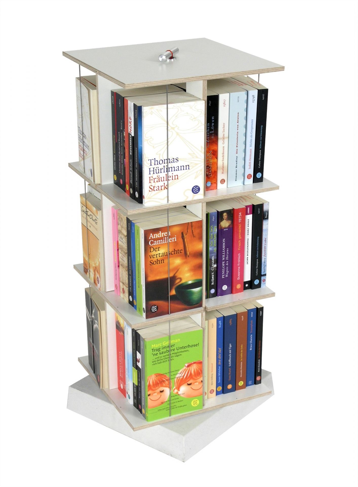 Nils Holger Moormann Buchstabler: Drehbarer Bücherturm aus Holz, gefüllt mit Büchern und DVDs. Modernes Bücherregal.