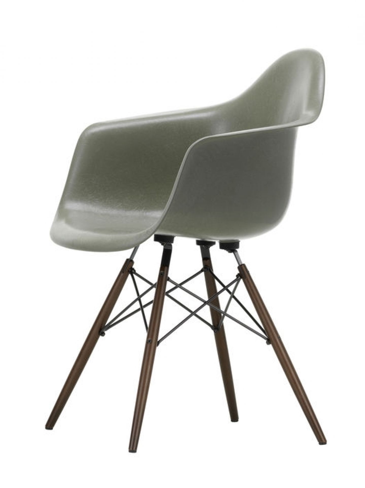 Grüner Eames Armchair DAW Stuhl von Vitra mit Holzbeinen, ein Designklassiker für Wohnräume.