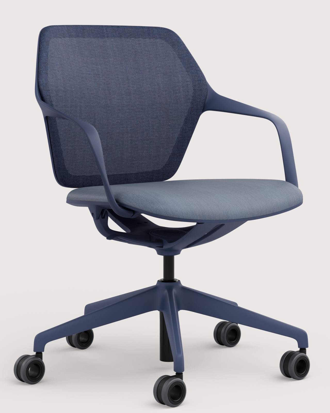 Ray Work Bürodrehstuhl von Brunner in blau mit Armlehnen und Rollen, ergonomischer Arbeitsstuhl für Büro.
