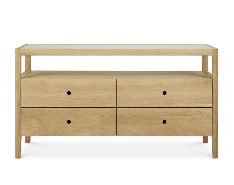 Spindle Kommode von Ethnicraft: Moderne Kommode aus Eiche mit vier Schubladen und minimalistischem Design.
