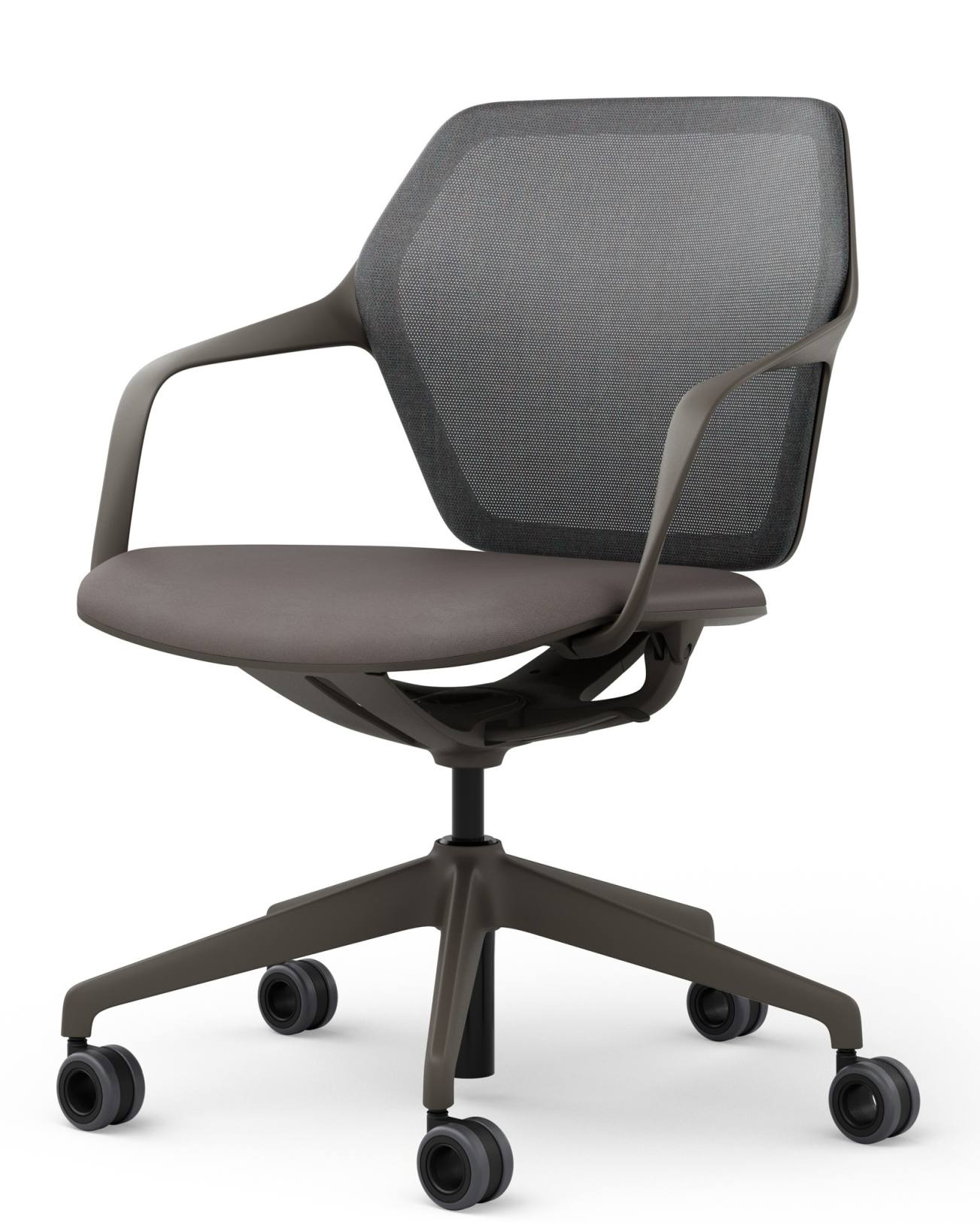 Ray Work Bürodrehstuhl von Brunner mit Armlehnen, grauem Netzrücken und Rollen vor weißem Hintergrund.