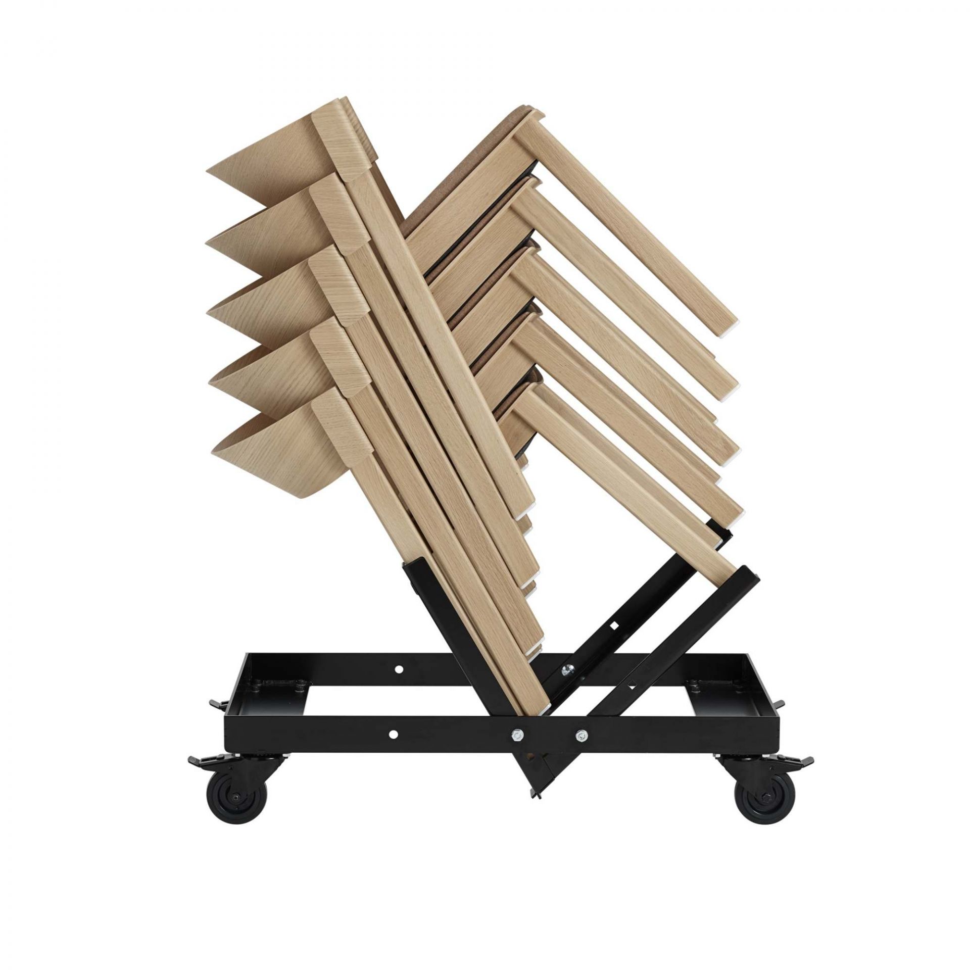 Mehrere Cover  Side Chair Stühle von Muuto, gestapelt auf einem schwarzen Rollwagen, für einfache Lagerung und Transport.