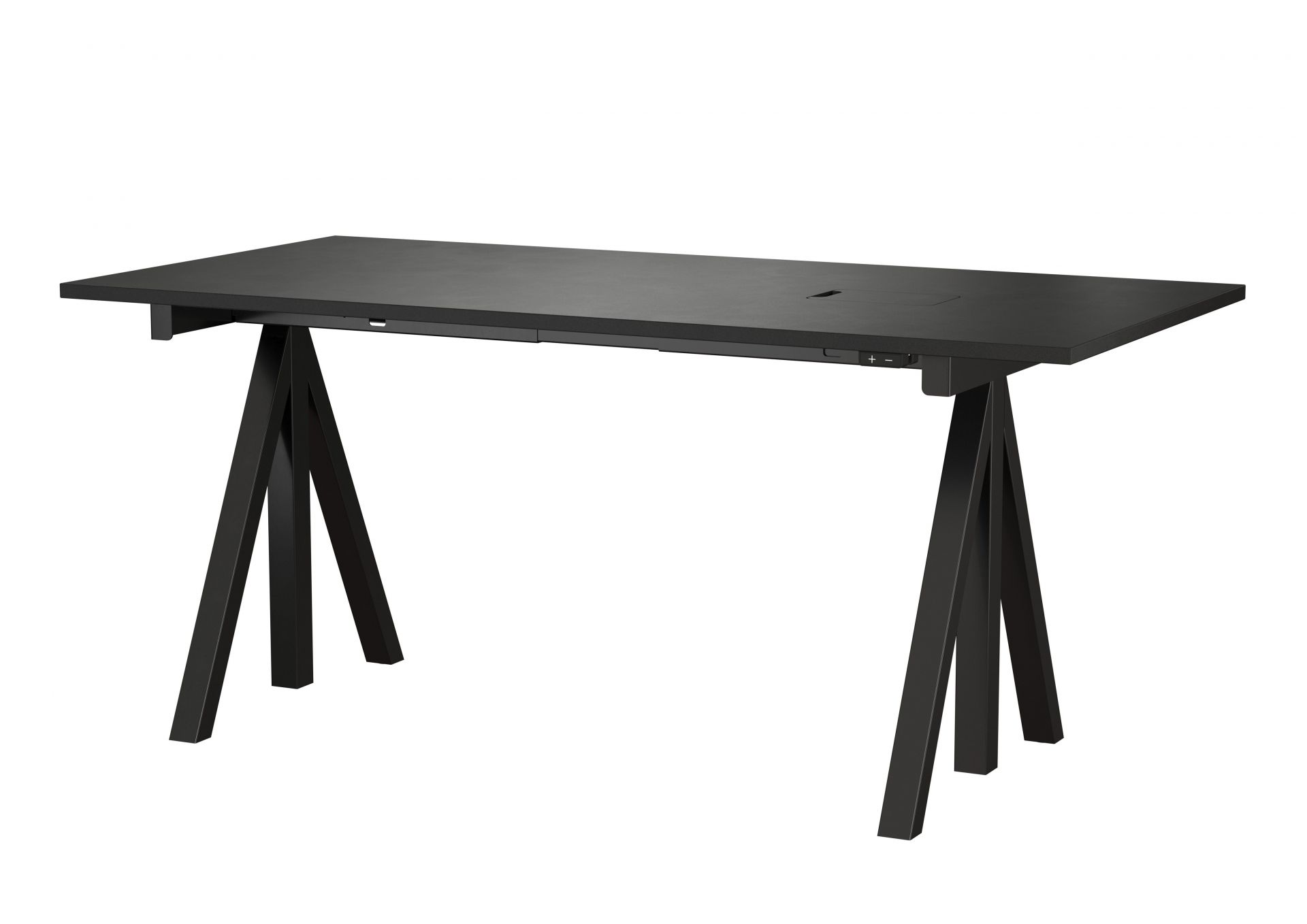 Schwarzer Works Schreibtisch von String Furniture mit höhenverstellbarem, fixem Gestell für modernes Büro oder Homeoffice.