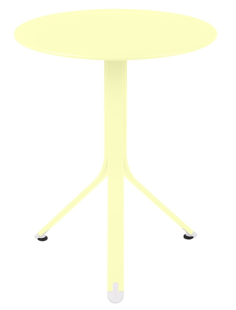 Gelber Rest´O Table Outdoor Tisch von Fermob, runder Gartentisch mit minimalistischem Design.