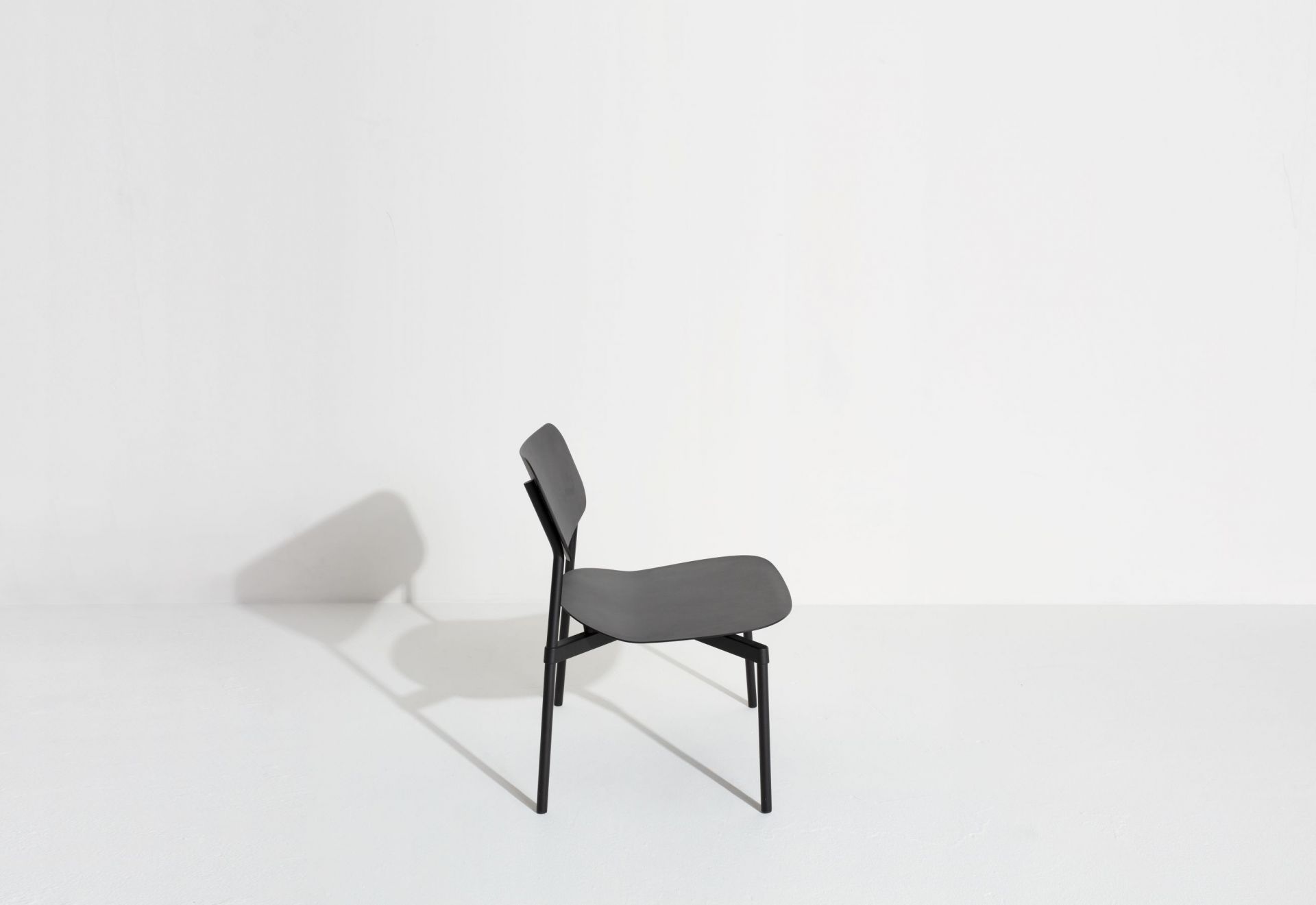 Fromme Lounge Chair fauteuil van Petite Friture 