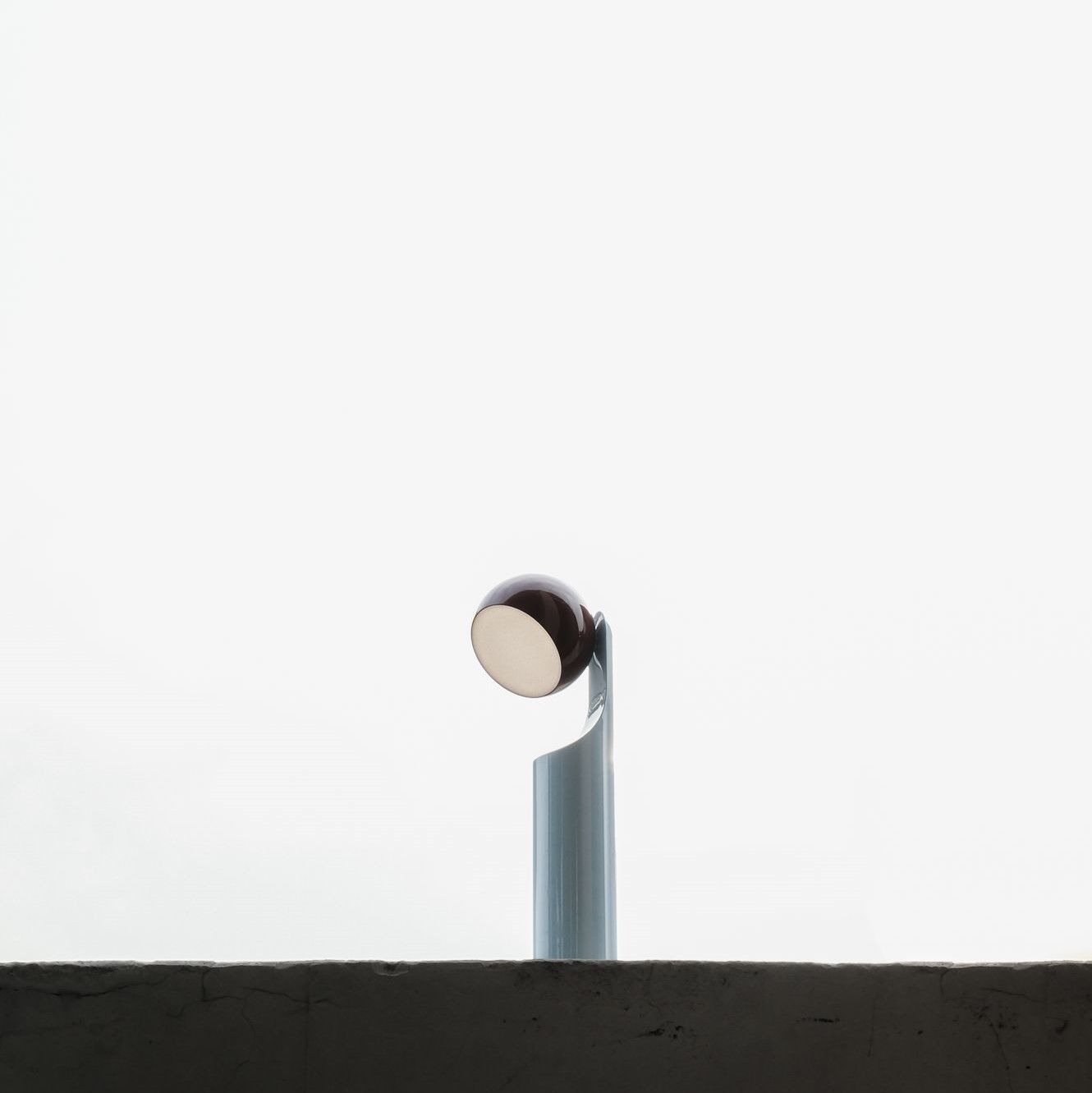 Mono Portable Reading Lamp Akkuleuchte in Rostrot und Hellblau, moderne Tischleuchte.