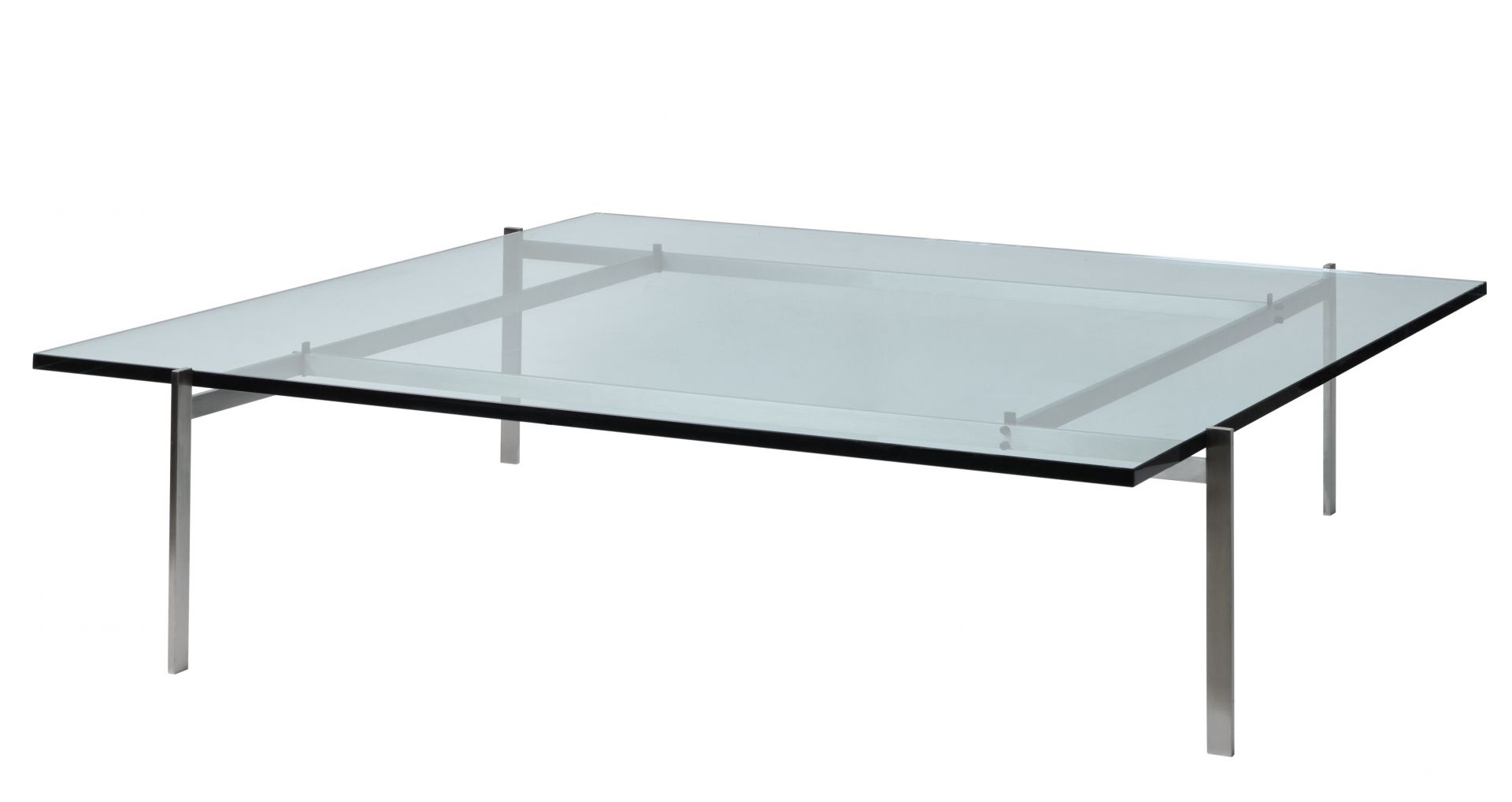 PK61 Couchtisch von Fritz Hansen mit quadratischer Glasplatte und filigranem Stahlgestell.