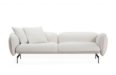 Weißes Echo Sofa von Prostoria mit Kissen und schwarzen Füßen, modernes Design.