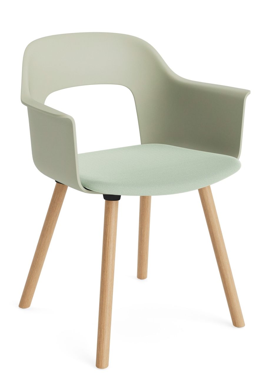 Hay Layout Armchair 223 Armlehnstuhl in Hellgrün mit Sitzpolster und Holzbeinen, modernes Design für Wohnzimmer und Büro.