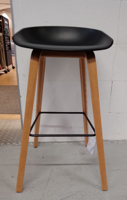 About A Stool AAS32 / AAS 32 van Hay TENTOONSTELLINGSSTUK / TWEEDEHANDSMEUBEL