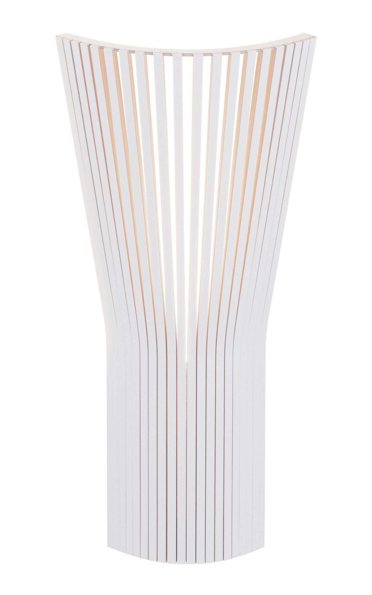 Secto Design 4237 Eckleuchte aus Birke, weiß laminiert. Moderne Wandleuchte für indirektes Licht.