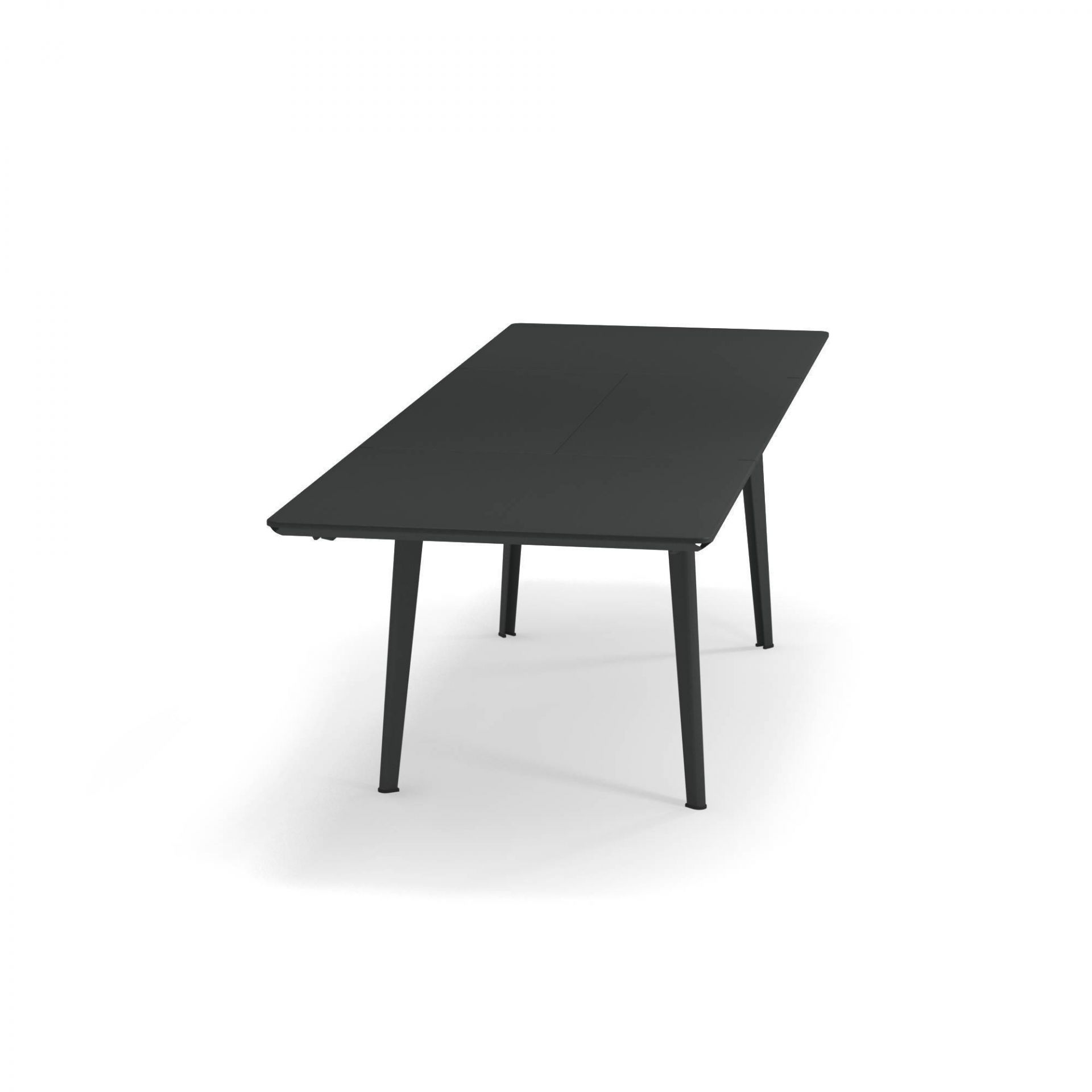 Plus4 Ausziehtisch von Emu, ideal für den Garten oder die Terrasse.